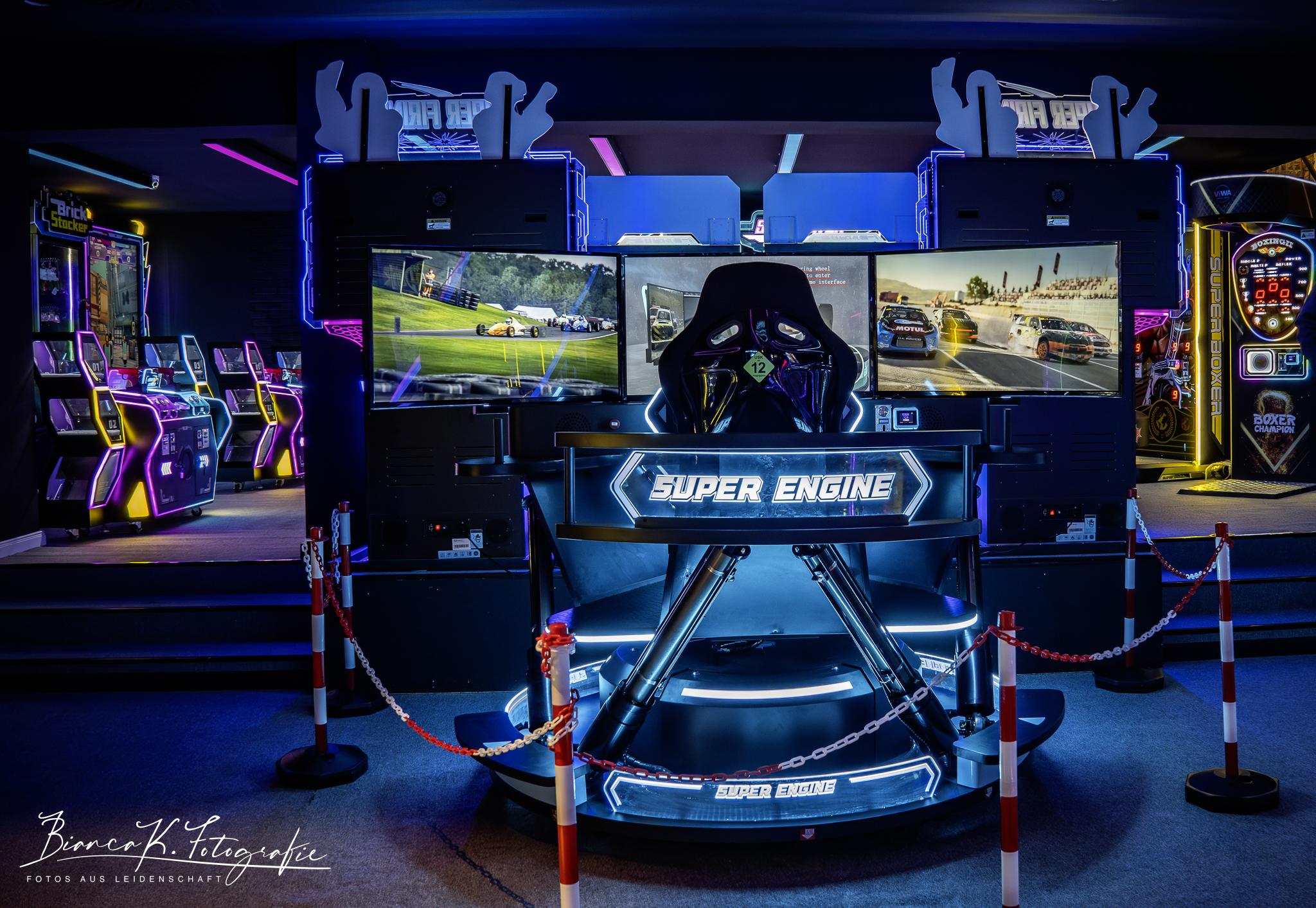 Racing Simulator mit Triple-Screen Setup